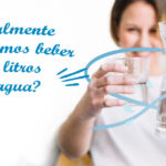 ¿Cuántos litros de agua hay que beber al día para obtener buena hidratación corporal y cómo podemos prevenir la deshidratación?