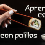Si no sabes cómo coger los palillos chinos, te recomendamos leer este artículo. Además aprenderás los errores que cometemos cuando los usamos.