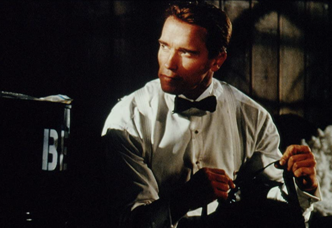 Mentiras arriesgadas es una de las películas de James Cameron que sorprendió a los espectadores por mostrar otro lado de Arnold