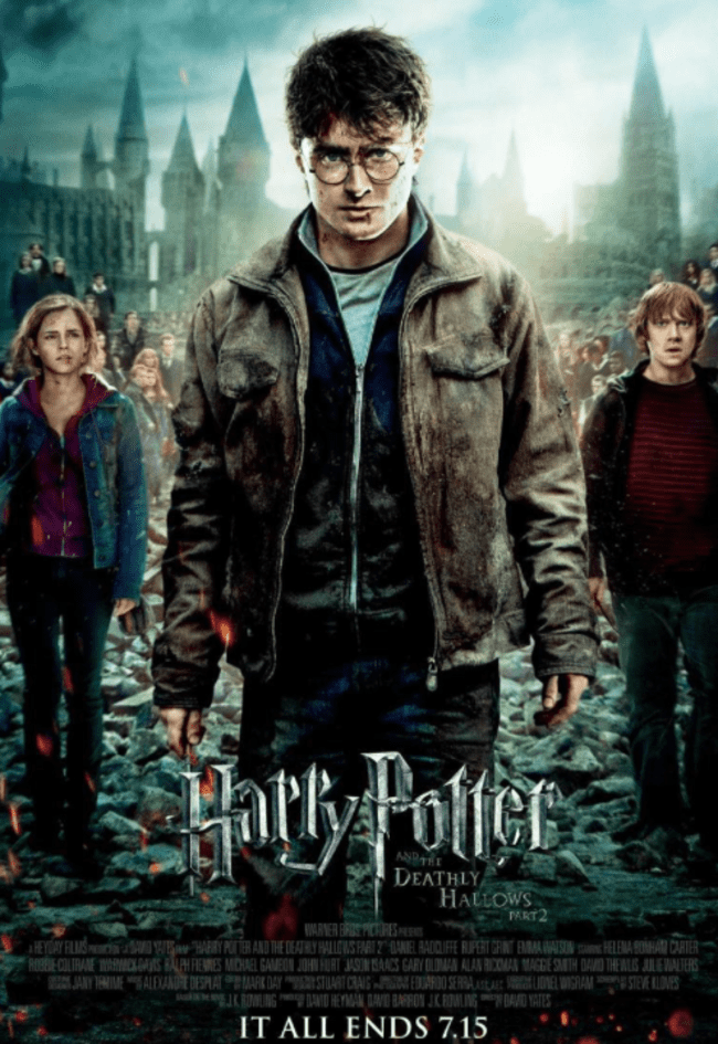 Cartelera de la última entrega de la saga Harry Potter, siendo la continuación de la película anterior. Harry Potter corona el cartel con Hermione y Ron cada uno a un lado respectivamente
